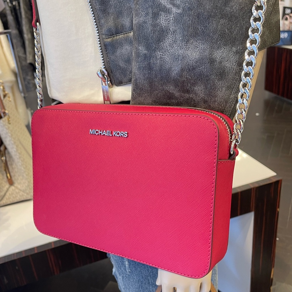 MICHAEL KORS Jet Set Lg Saffiano Leather EWCrossbody Bag East Wes
Dark Raspberry - Picture 10 of 16